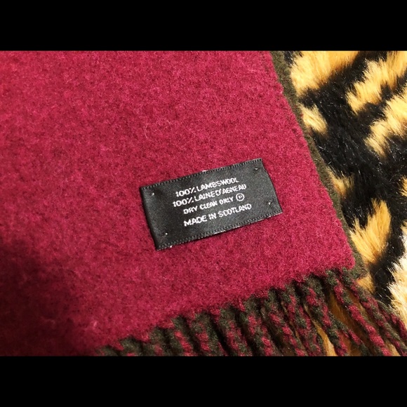 Authentic Celine two-sided Scarf - Picture 5 of 16